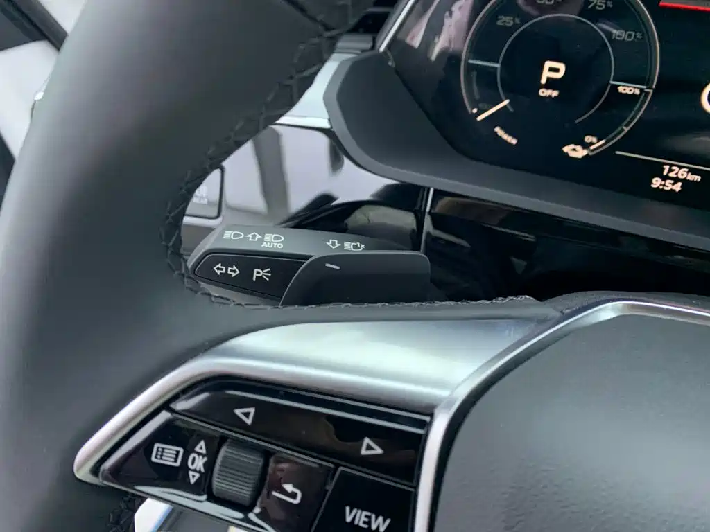 Audi e-tron — фото 20