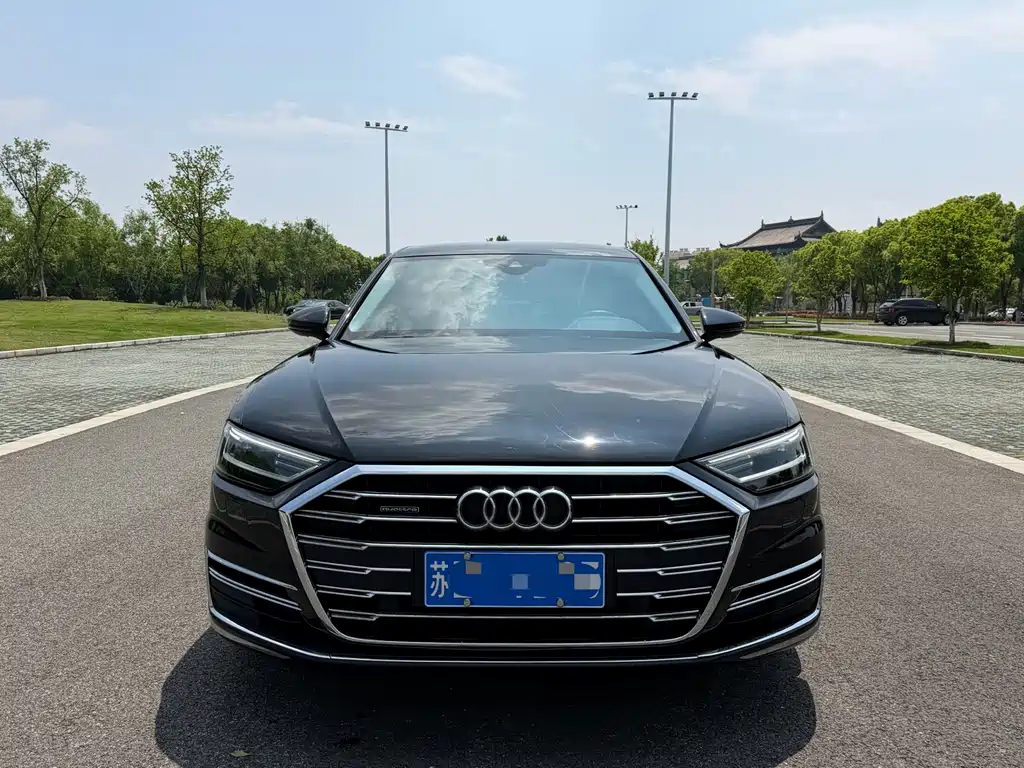 Audi A8 — фото 2