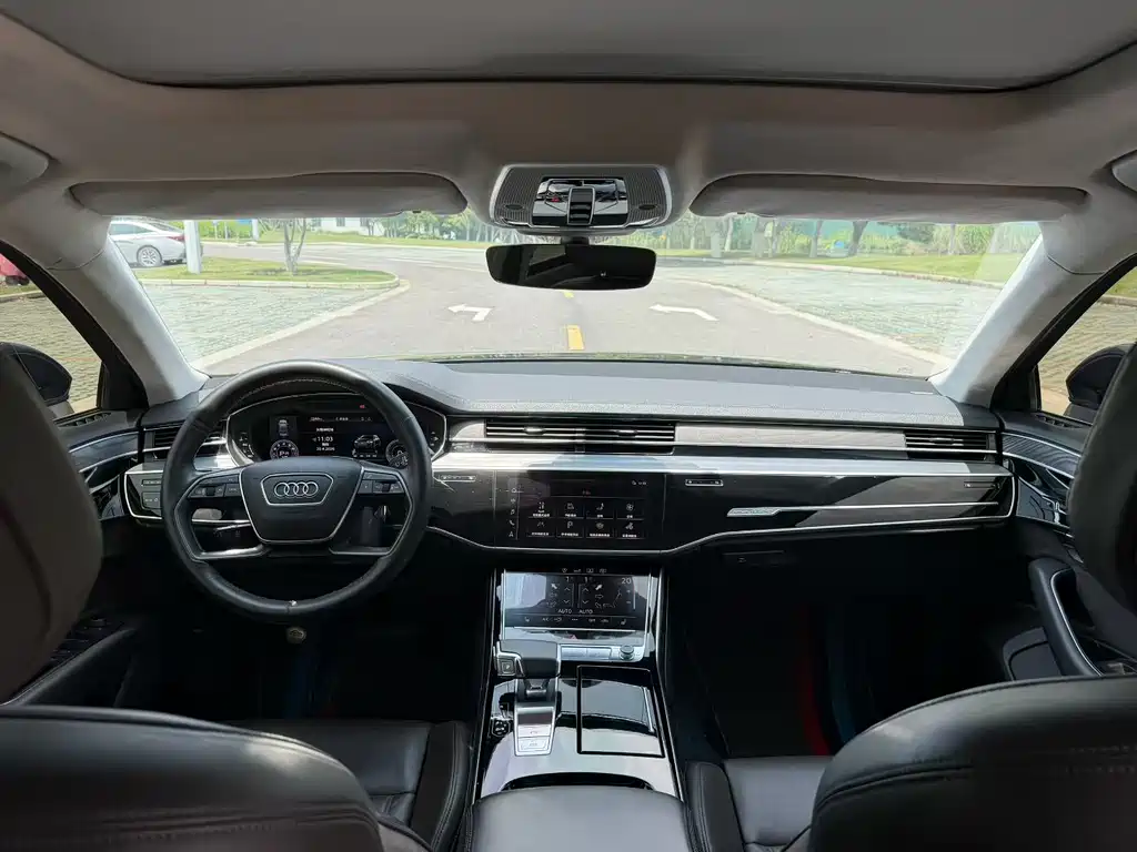 Audi A8 — фото 14