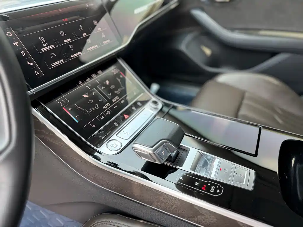 Audi A8 — фото 9