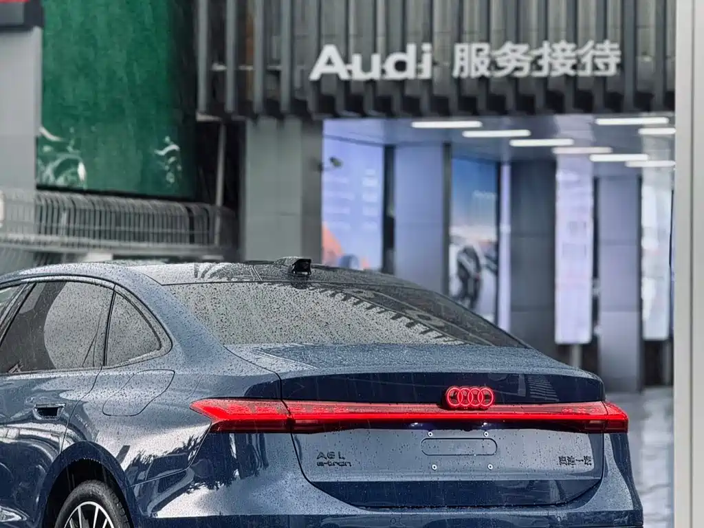 Audi A6L e-tron — фото 17