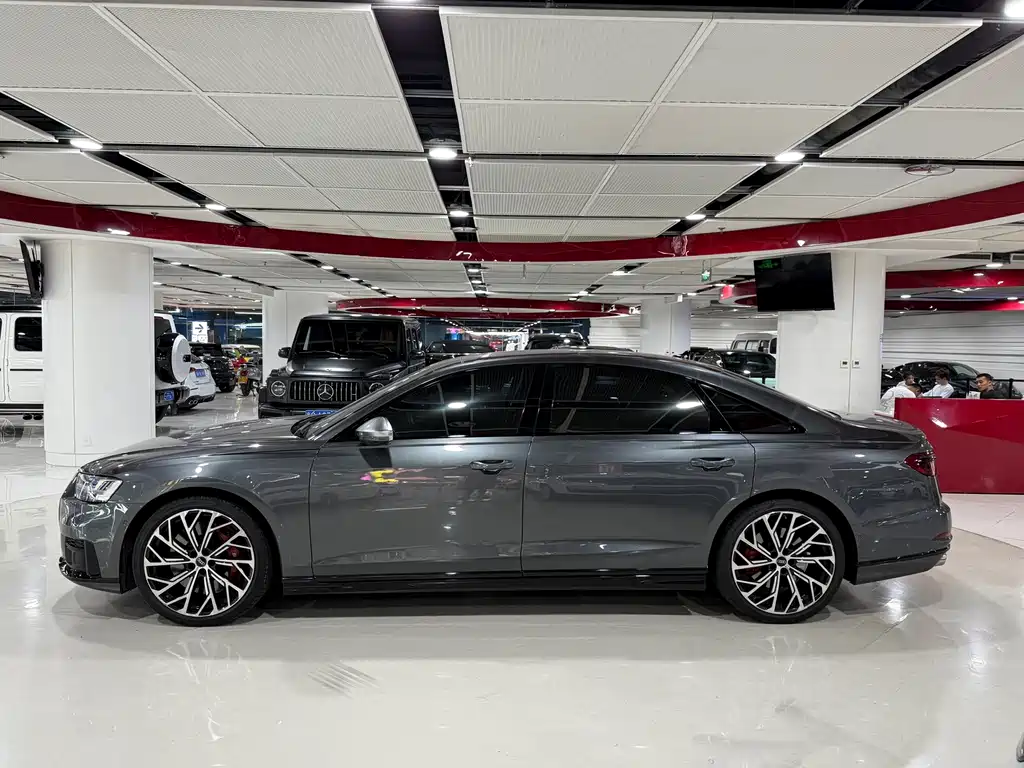 Audi S8 — фото 5