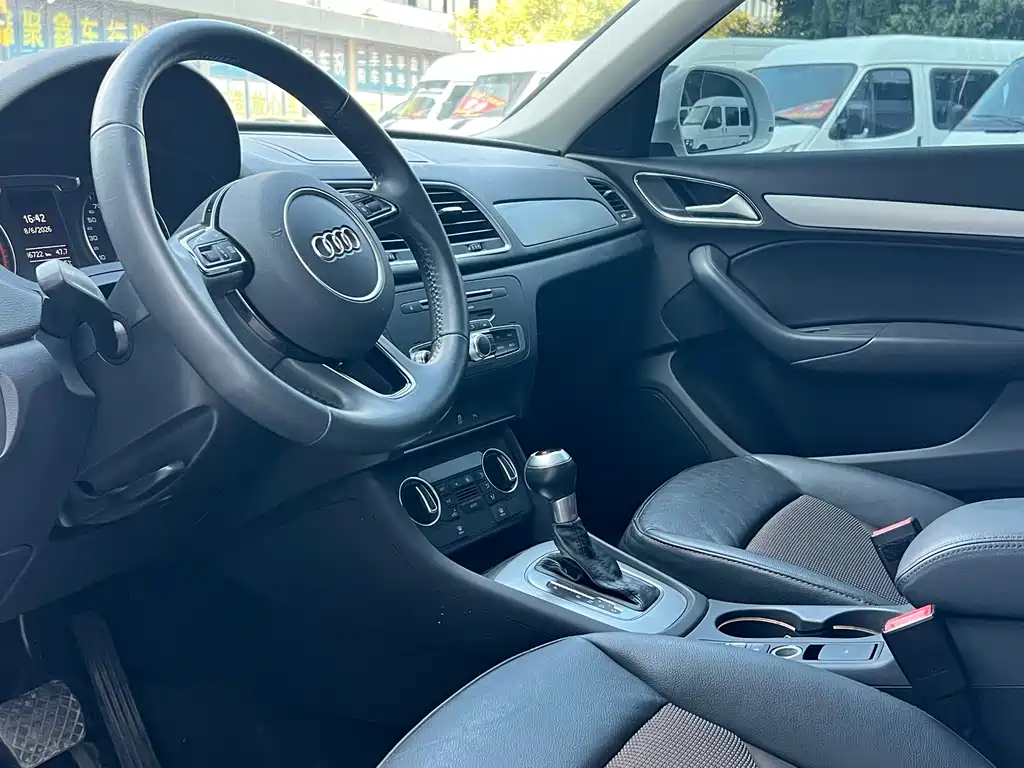 Audi Q3 — фото 13