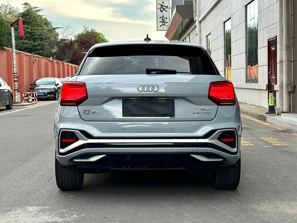 Audi Q2L — фото 5