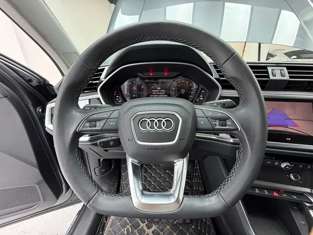 Audi Q3 — фото 10