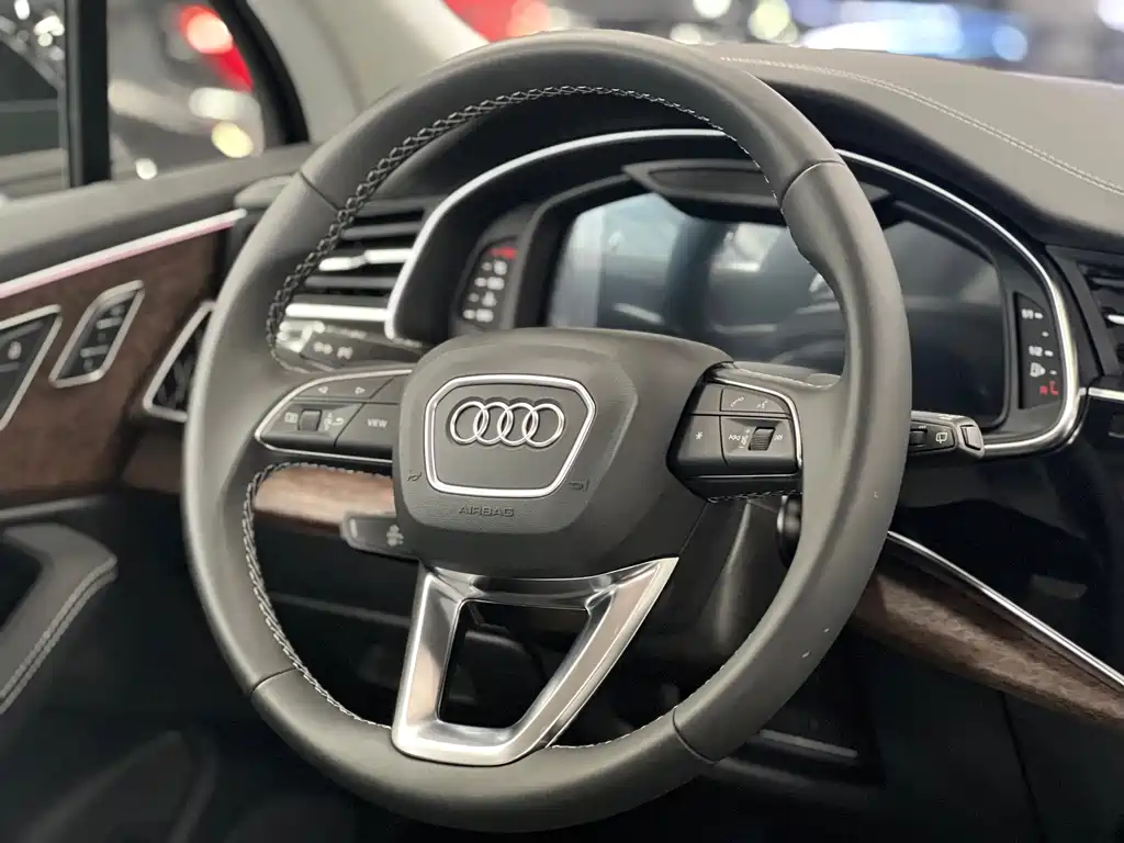 Audi Q7 — фото 8