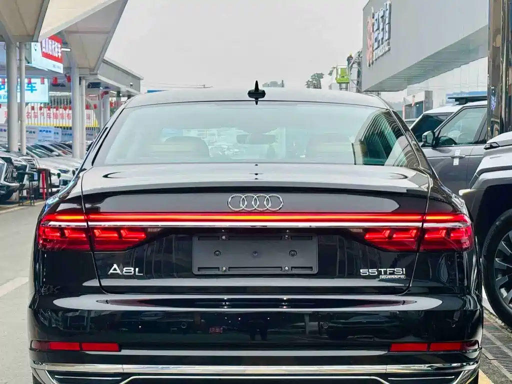 Audi A8 — фото 3