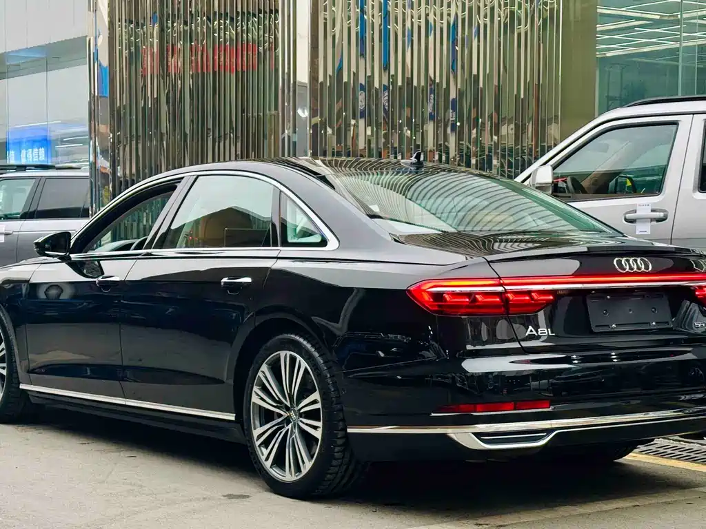 Audi A8 — фото 4