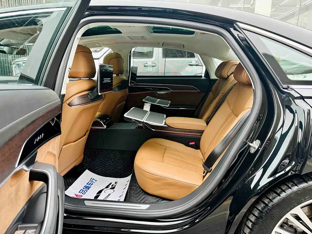 Audi A8 — фото 7