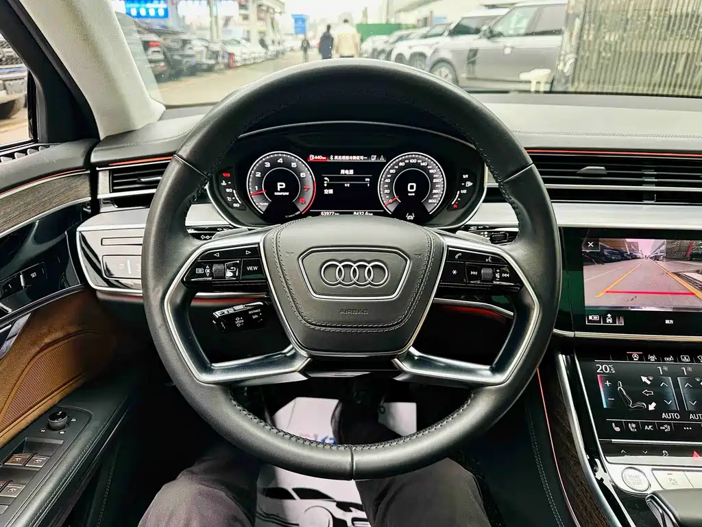 Audi A8 — фото 9