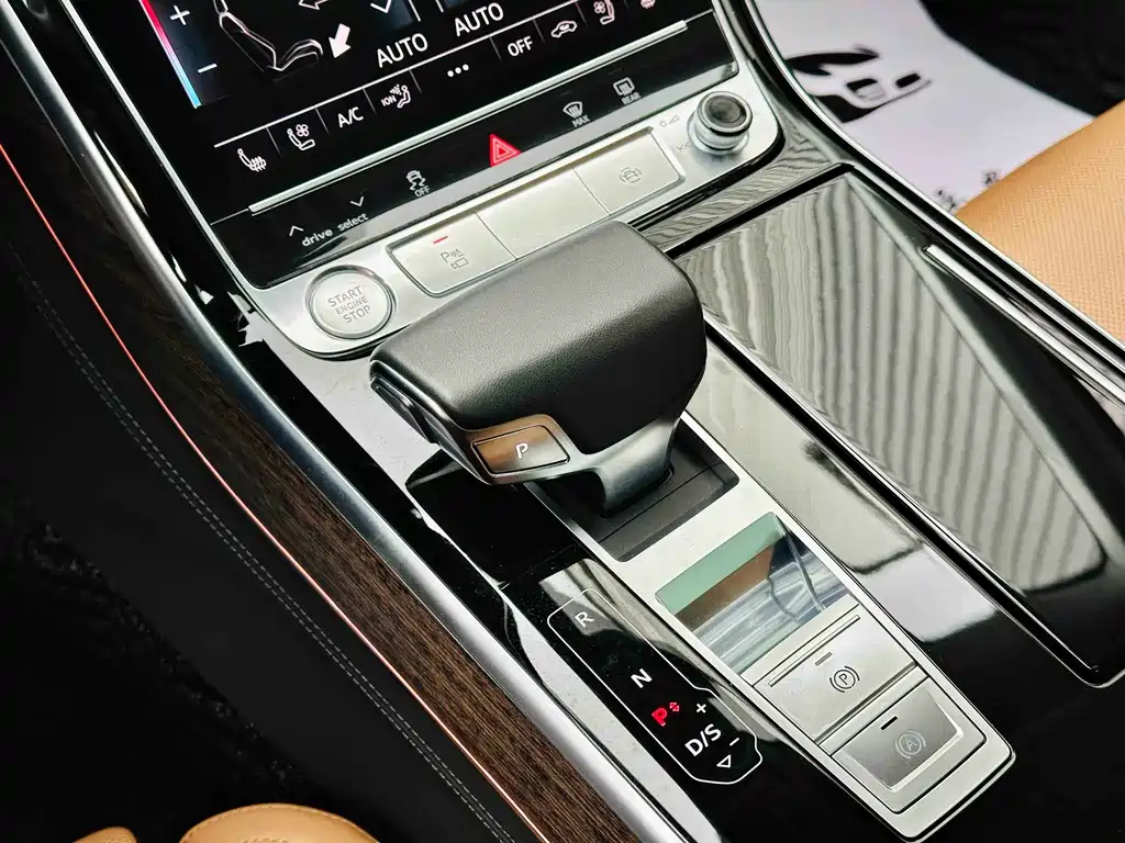 Audi A8 — фото 10