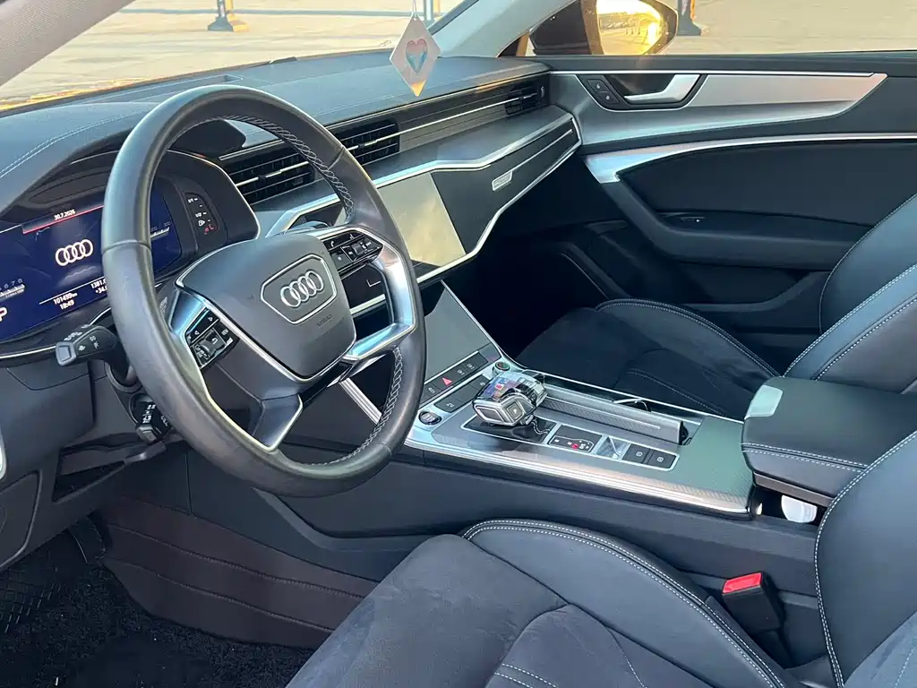 Audi A7L — фото 5
