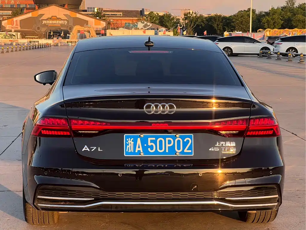 Audi A7L — фото 8