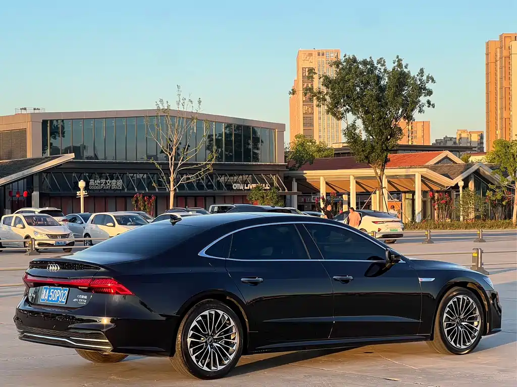 Audi A7L — фото 9