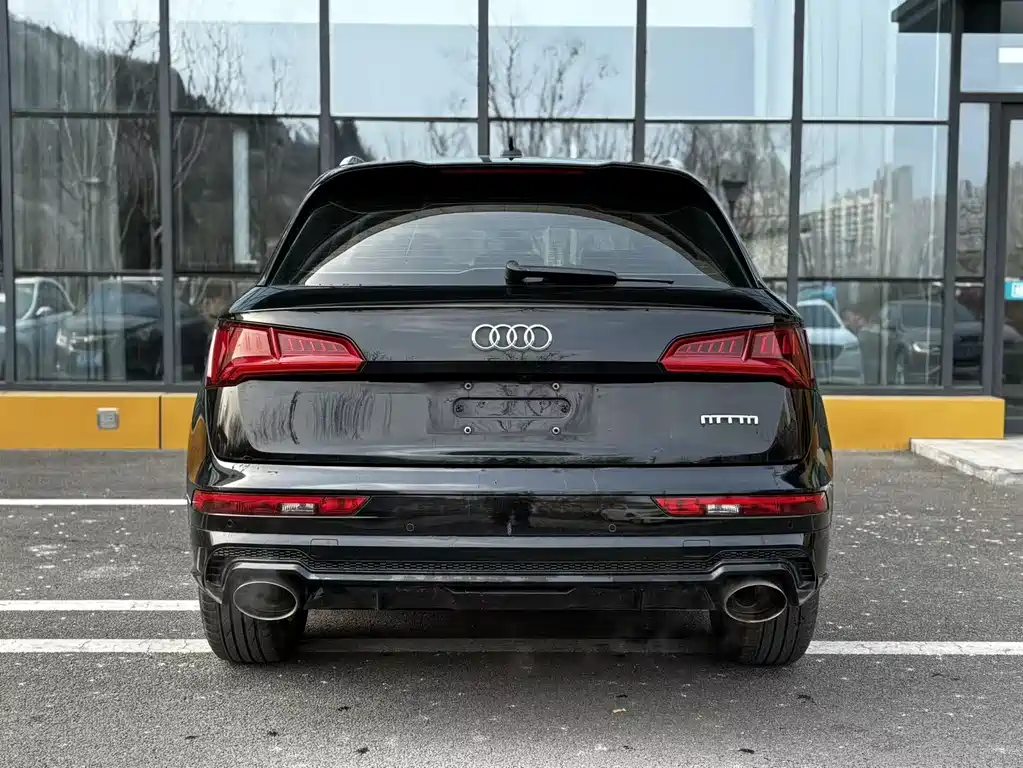 Audi Q5L — фото 8