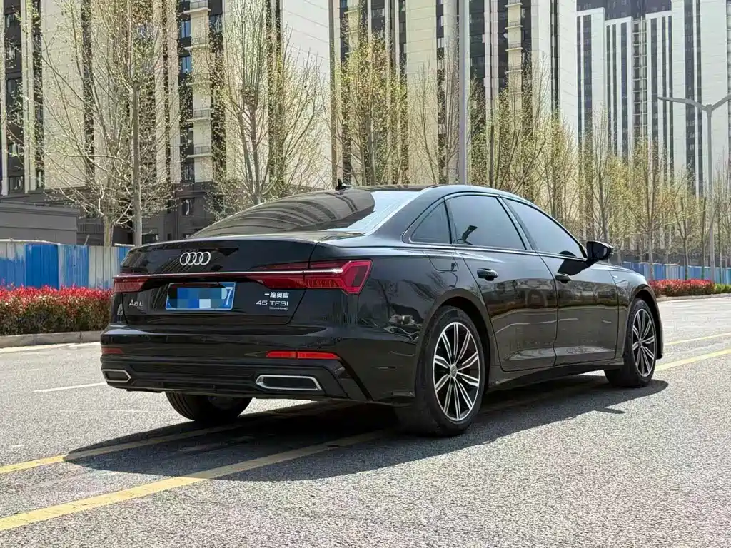 Audi A6L — фото 9