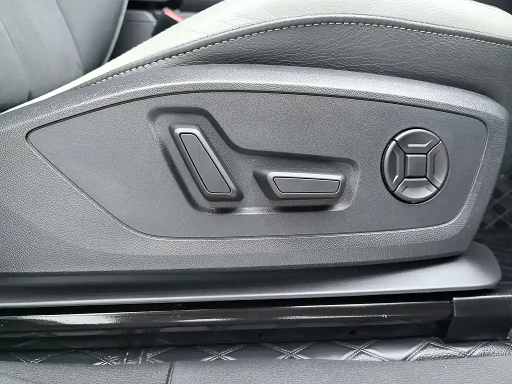Audi Q3 — фото 17