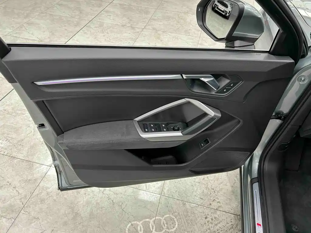 Audi Q3 — фото 10