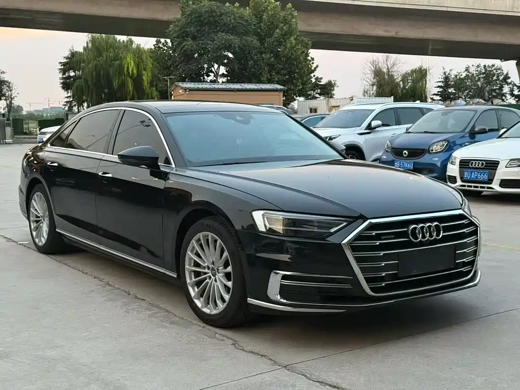 Audi A8 — фото 3