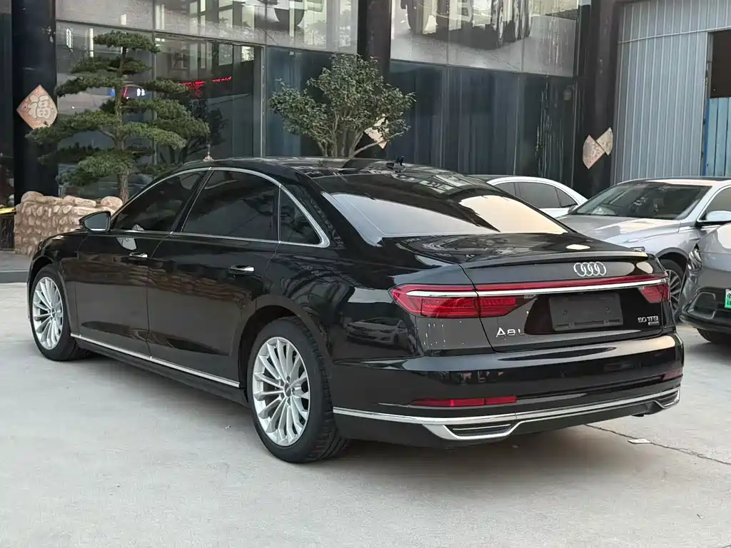 Audi A8 — фото 4