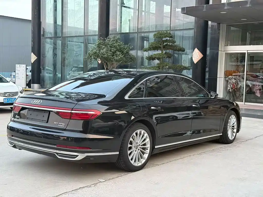 Audi A8 — фото 5