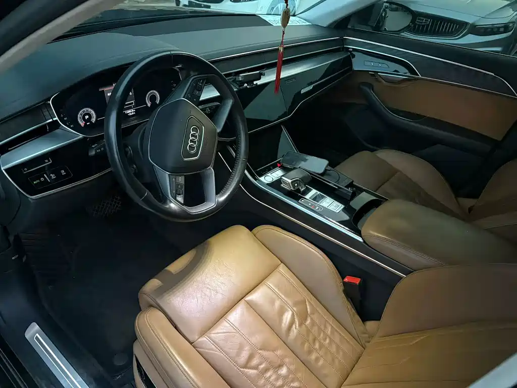 Audi A8 — фото 7