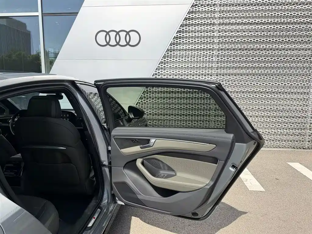 Audi A6L — фото 4