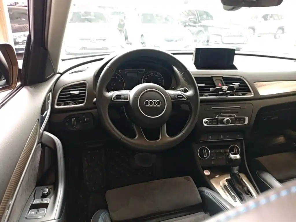 Audi Q3 — фото 11
