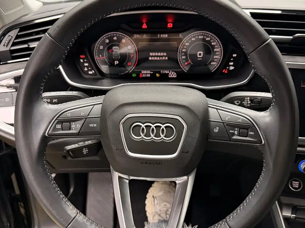 Audi Q3 — фото 15