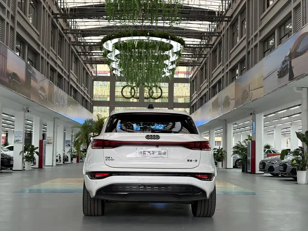 Audi Q6L e-tron — фото 4