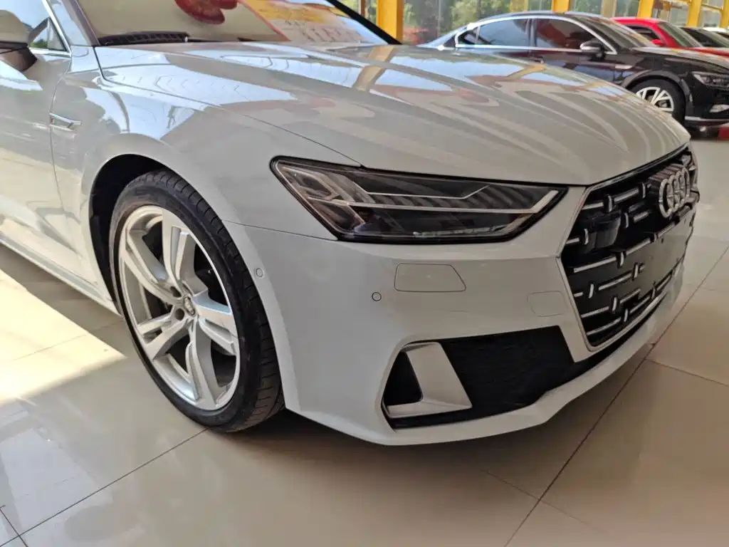 Audi A7L — фото 8