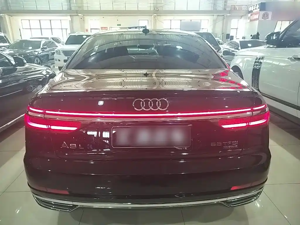 Audi A8 — фото 6