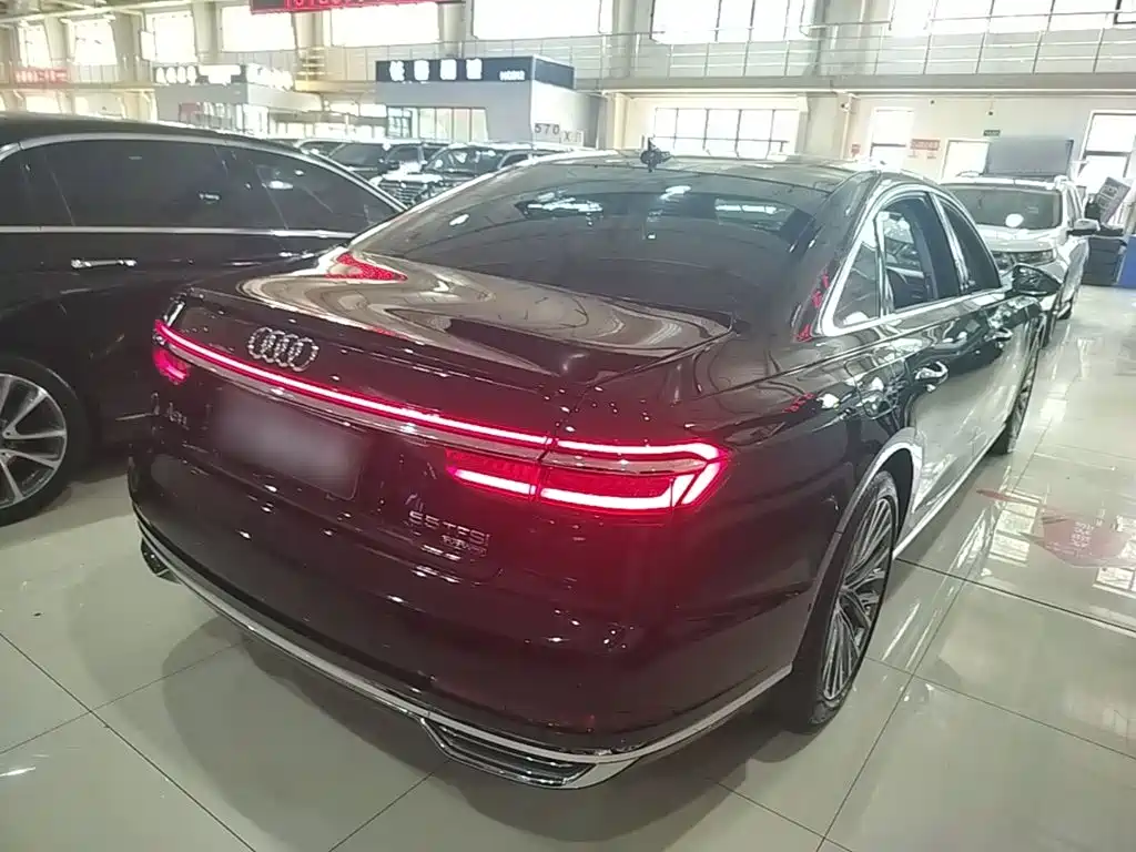 Audi A8 — фото 7