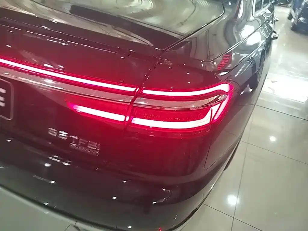 Audi A8 — фото 8