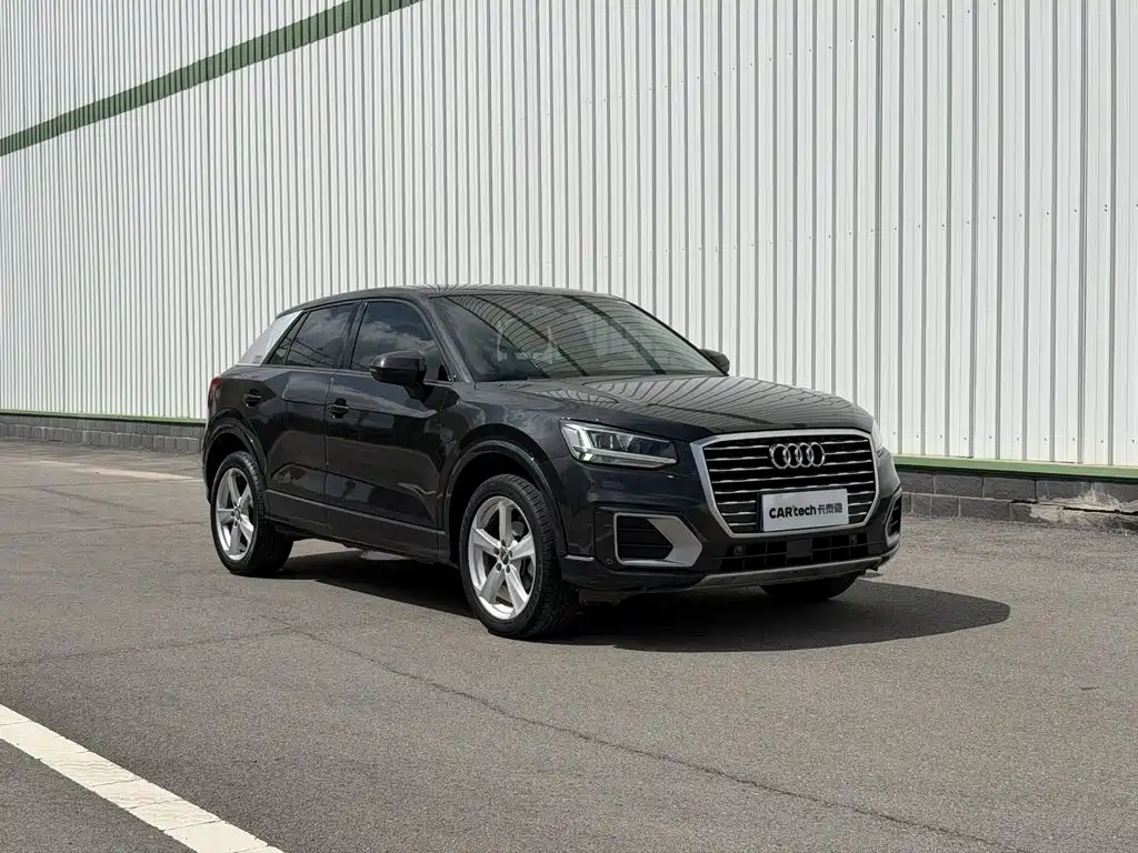 Audi Q2L — фото 8