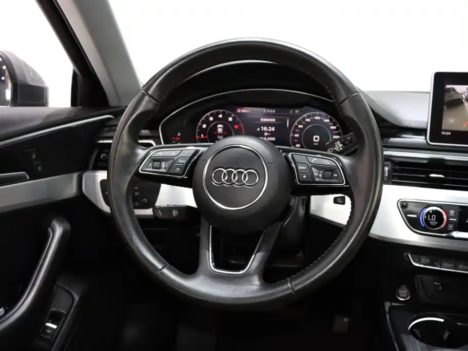 Audi A4L — фото 13
