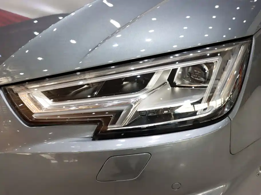 Audi A4L — фото 7