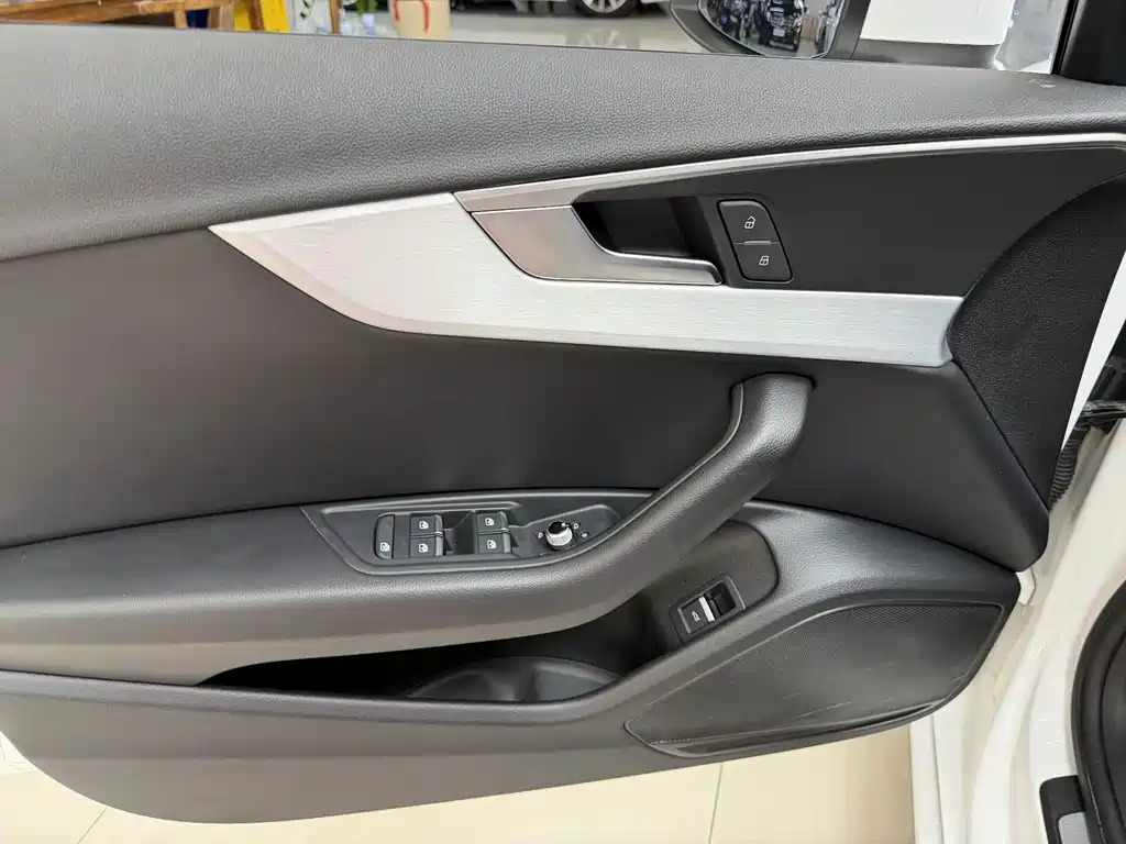 Audi A4L — фото 6