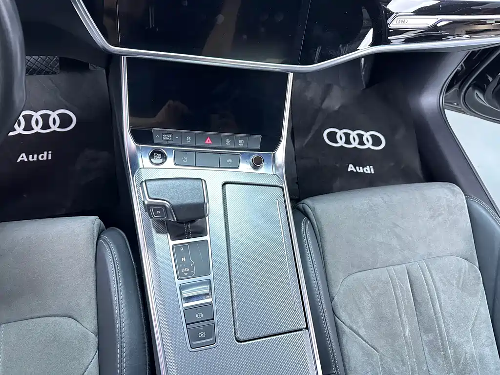 Audi A6L — фото 10