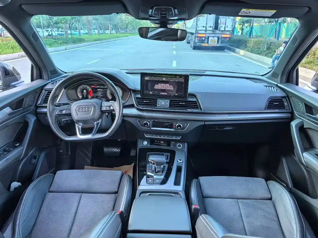 Audi Q5L Sportback — фото 4