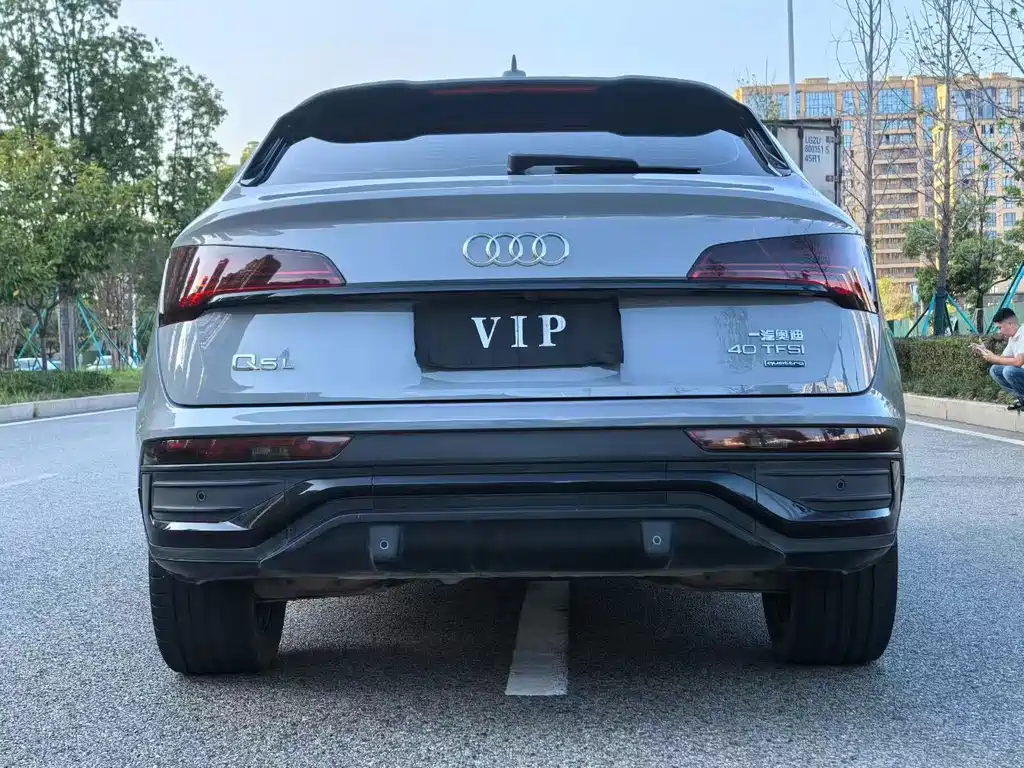 Audi Q5L Sportback — фото 8