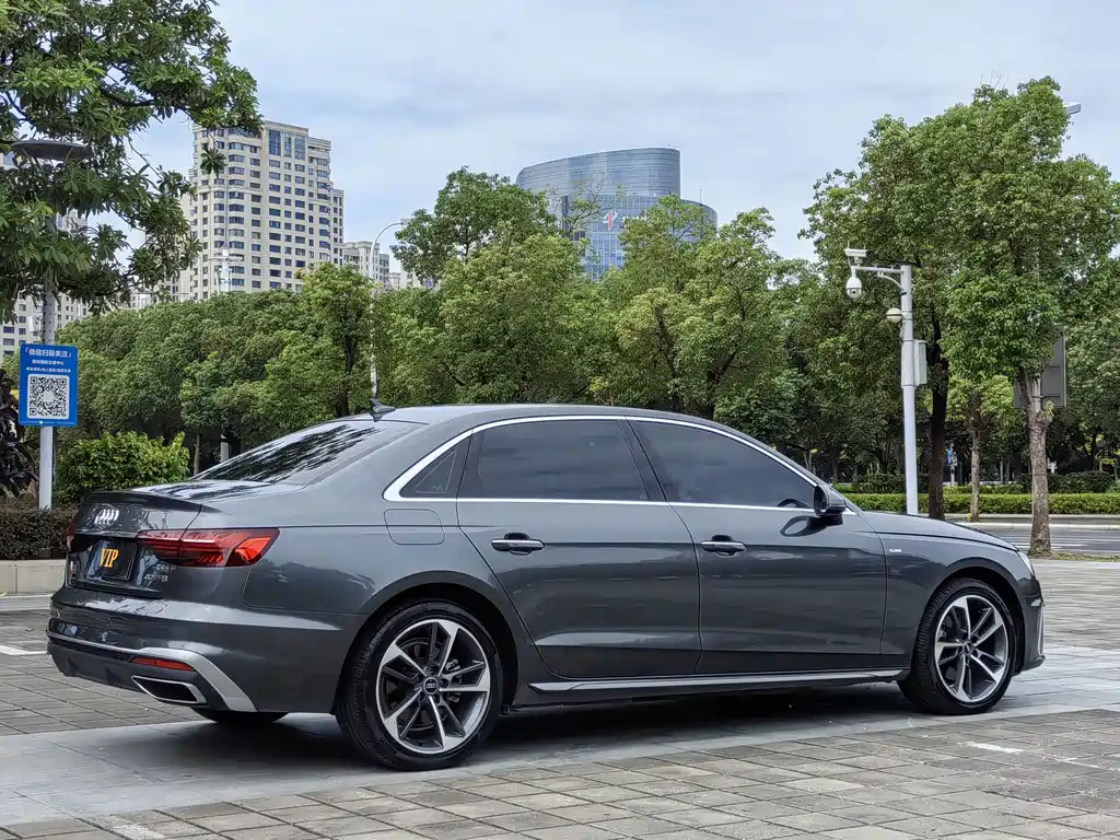 Audi A4L — фото 5
