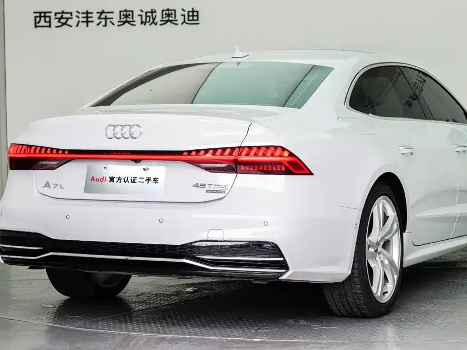 Audi A7L — фото 23