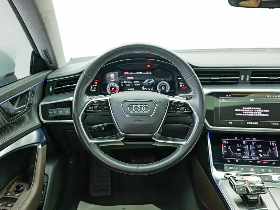 Audi A7L — фото 9