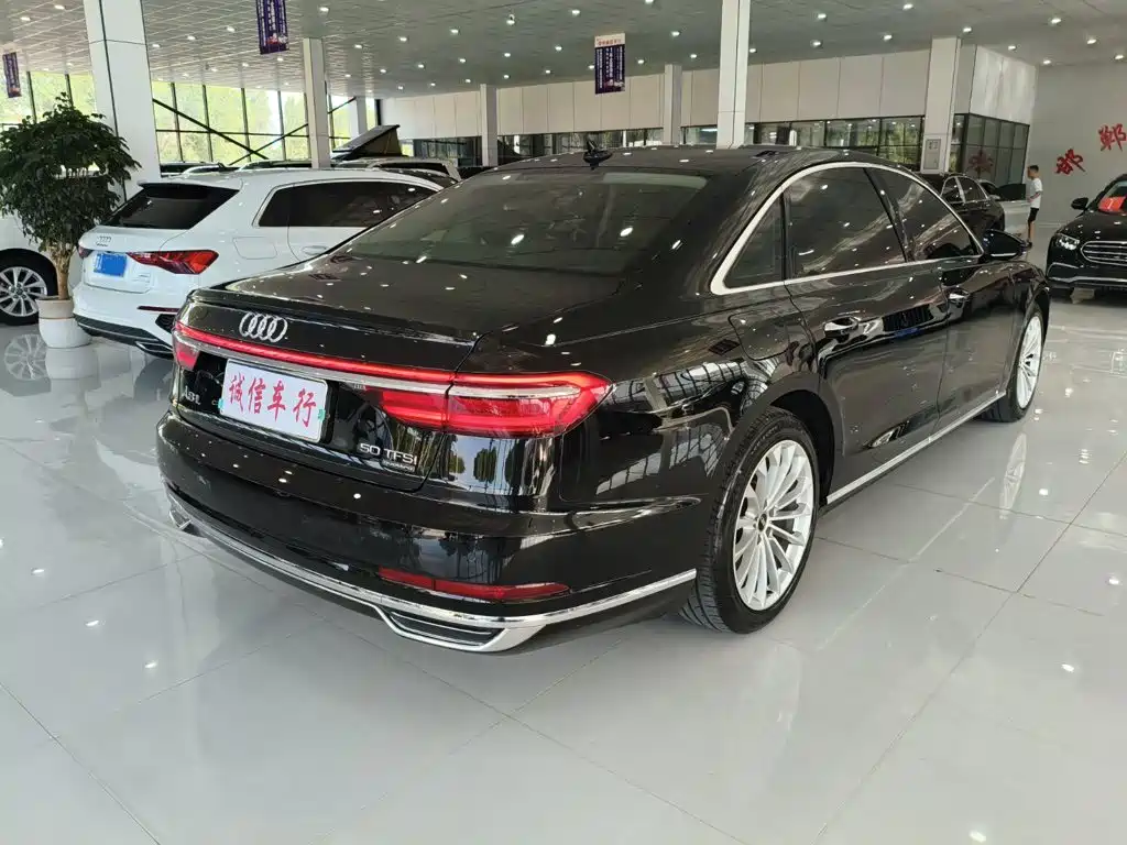 Audi A8 — фото 4