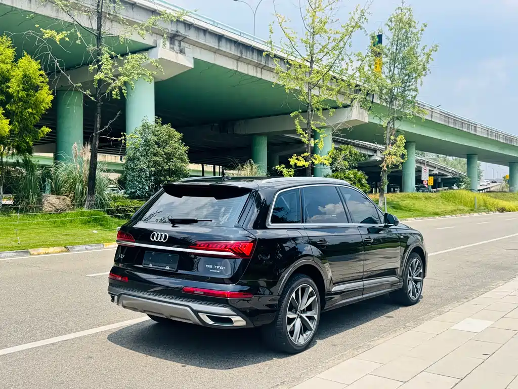 Audi Q7 — фото 11