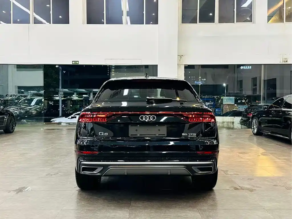 Audi Q8 — фото 9