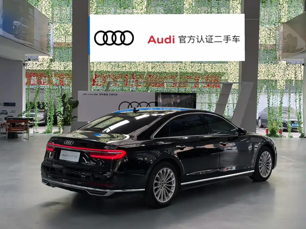 Audi A8 — фото 3