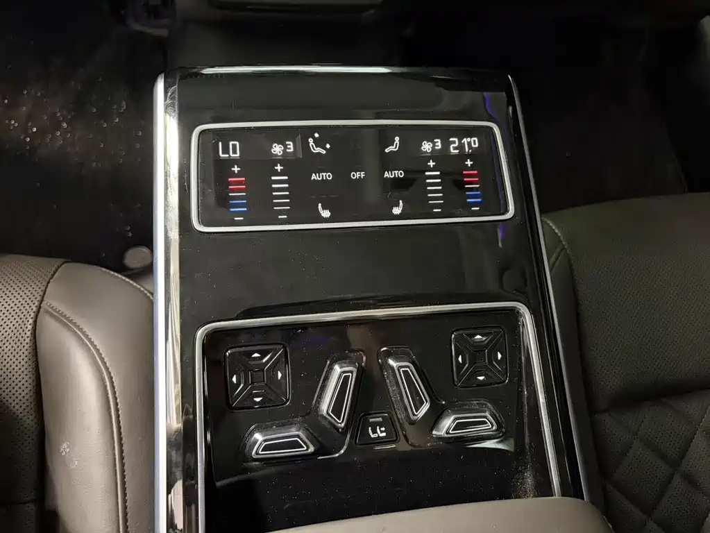 Audi A8 — фото 7