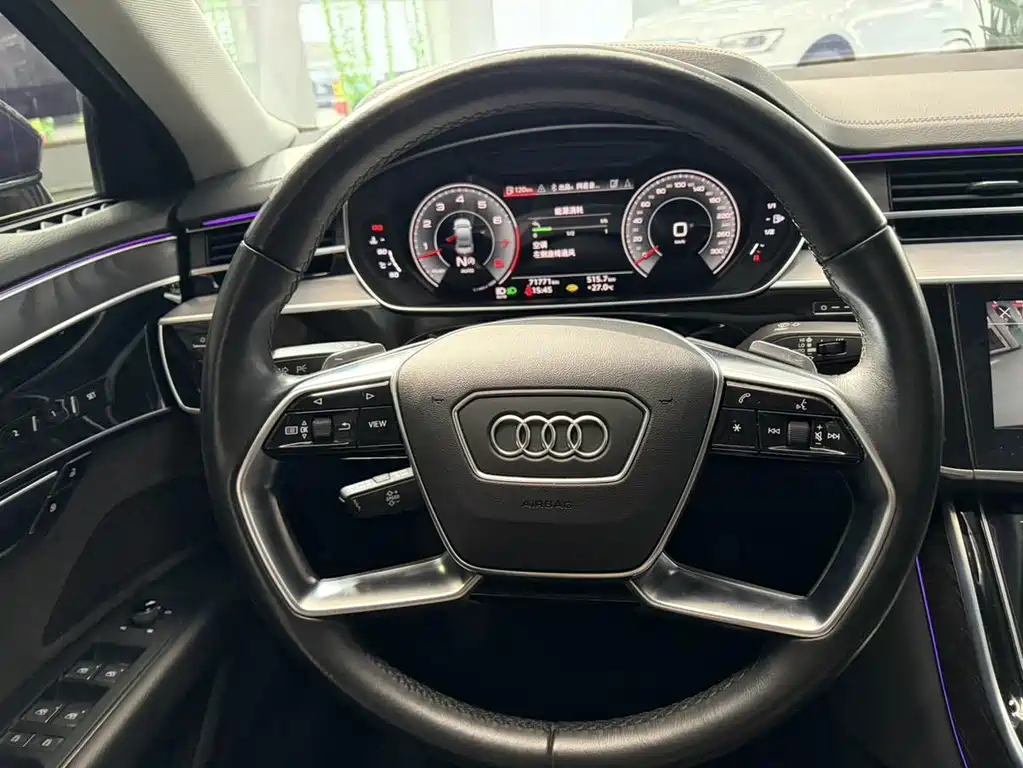Audi A8 — фото 8